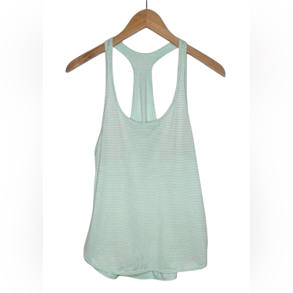Lululemon 105 F Singlet racerback tank top in a light mint green size 6